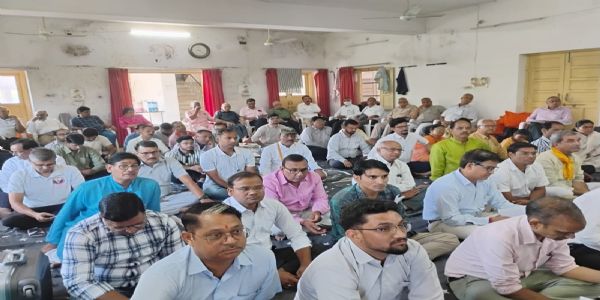 वनांचल के 30 गांवों में चिकित्सा शिविर के लिए 100 सदस्यीय चिकित्सा दल रवाना
