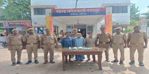 सामाजिक प्रतिष्ठा के लिए कराई थी पत्नी और बेटी की हत्या, पति समेत तीन गिरफ्तार
