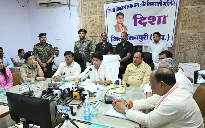 शिवपुरी में दिशा की बैठक शिवपुरी में दिशा की बैठक