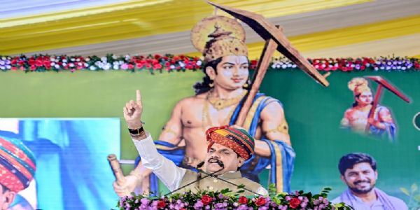 ग्वालियर में बलराम जयंती महोत्सव को संबोधित करते हुए मुख्यमंत्री ग्वालियर में बलराम जयंती महोत्सव को संबोधित करते हुए मुख्यमंत्री