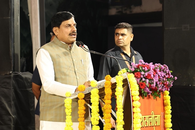 रासलीला समारोह को संबोधित करते हुए मुख्यमंत्री रासलीला समारोह को संबोधित करते हुए मुख्यमंत्री