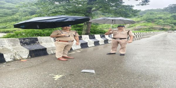 गौला पुल पर बढ़ा खतरा, सेल्फी और रील बनाने वालों को सख्त चेतावनी