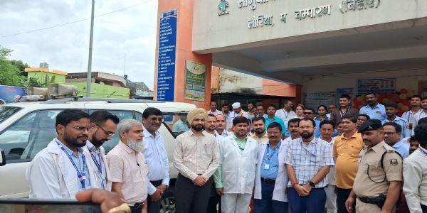 डीएम की मौजूदगी में शुरू हुआ जांच एवं उपचार चिकित्सा आपके द्वार