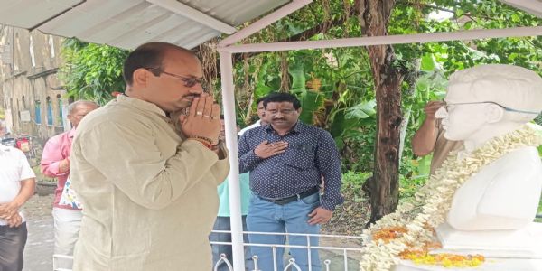 वीर क्रांतिकारी माखनलाल की पुण्यतिथि पर विधायक दीपांजन गुहा ने दी श्रद्धांजलि