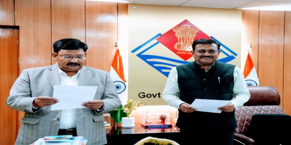 सेवा का अधिकार आयोग के आयुक्त बने दीपेन्द्र चौधरी, मुख्य सचिव ने दिलाई पद की शपथ