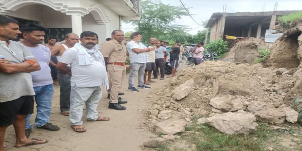 प्रतापगढ़ : बारिश में गिरा कच्चा मकान, मलबे में दबकर डेढ़ वर्ष के मासूम की मौत