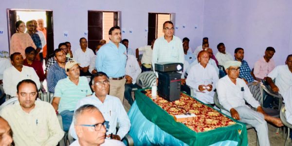मतदान प्रक्रिया का सैद्धान्तिक एवं व्यवहारिक प्रशिक्षण दिया
