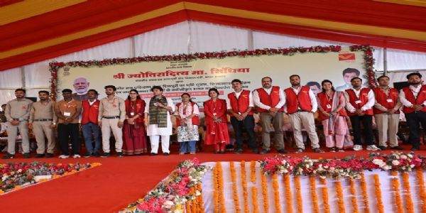 दो वर्षों में डाक विभाग ने राजस्व में दर्ज की 2,155 करोड़ रुपये की अभूतपूर्व वृद्धि : सिंधिया
