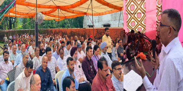 भड्डू में डीसी का जनता दरबार, सड़क-पानी और स्वास्थ्य समस्याओं के समाधान के निर्देश