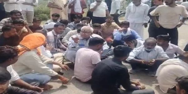 मिनी बस ने बाइक को मारी टक्कर, पति-पत्नी समेत तीन की मौत