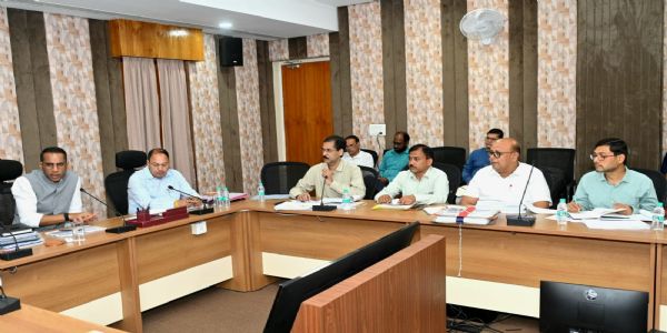 लोक निर्माण विभाग के सचिव ने की पुल-पुलियों और राष्ट्रीय राजमार्गों के कार्यों की समीक्षा