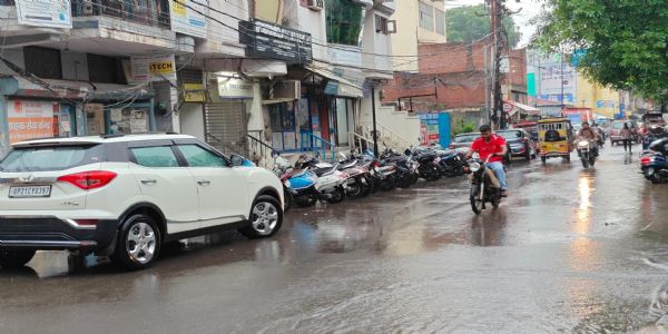 मुरादाबाद : छह घंटे की बारिश से जनजीवन अस्त व्यस्त, गली-मोहल्लों के साथ कॉलोनियां जलमग्न