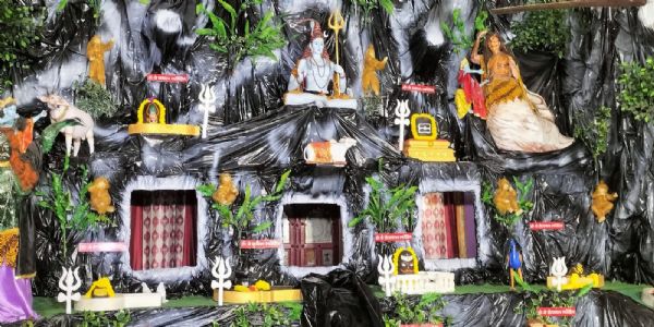 मुट्ठीगंज के श्री राधाकृष्ण मंदिर में जन्माष्टमी की तैयारियां तेज, 12 ज्योतिर्लिंग और कृष्ण लीला की झांकी बनेगी आकर्षण