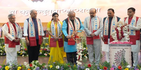 प्रगति व संभावनाओं की नई राह पर छत्तीसगढ़: उपराष्ट्रपति