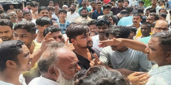 मुखिया प्रतिनिधि एवं कांग्रेस नेता पर फायरिंग,बाल-बाल बचे