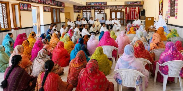 पर्युषण से पहले श्रावक सीख रहे प्रतिक्रमण की क्रिया-विधि