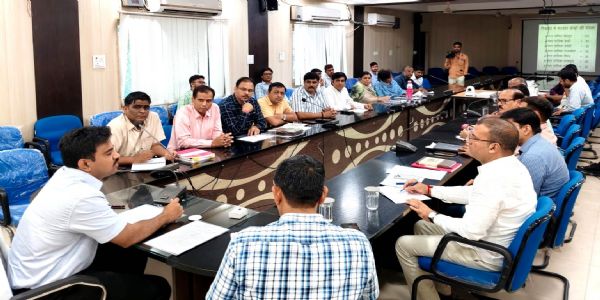 निकाय चुनाव के लिए ईवीएम का प्रथम रैंडमाइजेशन संपन्न