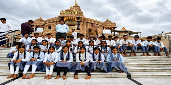 गांव की विरासत से रूबरू हुए 30 विद्यार्थी, मनगढ़ गांव बना ‘लिविंग क्लासरूम’
