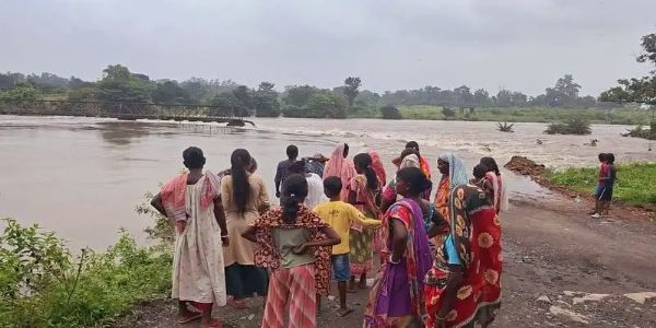 नूनिया नदी में उफान से डूबे हाड़ाभांगा और क्वारडी ब्रिज, 20 गांवों का संपर्क टूटा