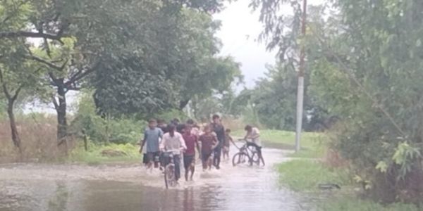 फर्रुखाबाद : गंगा का जल स्तर घटा, दुश्वारियां जस की तस