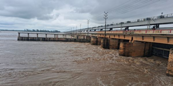 सोन नदी में छोड़ा गया 5.63 लाख क्यूसेक पानी