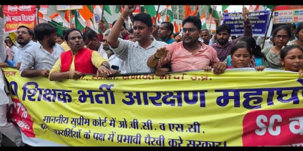 शिक्षक भर्ती मामला : आरक्षित वर्ग के अभ्यर्थी विधानसभा घेराव के लिए निकले, पुलिस ने रोका