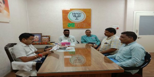 भाजपा प्रदेश कार्यालय में कार्यकर्ताओं की जनसमस्याएं सुन मंत्री पटेल ने अधिकारियों को दिए त्वरित निराकरण के निर्देश