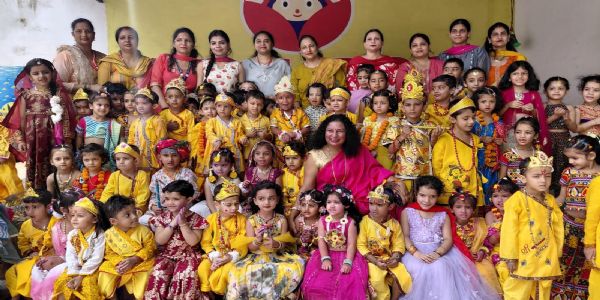 बचपन प्ले स्कूल में राधा-कृष्ण के रूप में सजे नन्हे-मुन्नों ने मनाई जन्माष्टमी, बाल लीलाओं की मनमोहक प्रस्तुतियों ने बांधा समां