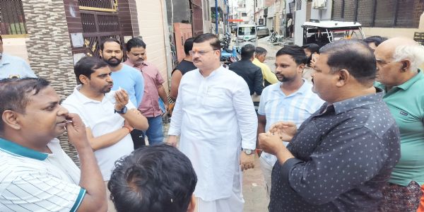 अयोध्या: जलवानपुरा में जलभराव देख महापौर ने जताई नाराजगी, सफाई व जल निकासी दुरुस्त करने के निर्देश