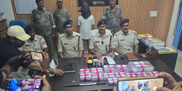 चोरी का आरोपित गिरफ्तार, चार लाख नकद और आभूषण बरामद