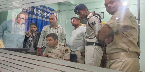 रिटायर्ड रेलकर्मी से दिनदहाड़े 50 हजार की छिनतई, हथियार के बल पर अपराधियों ने दिया वारदात को अंजाम