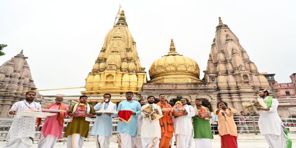 काशी विश्वनाथ धाम से लड्डू गोपाल के लिए उपहार काशी विश्वनाथ धाम से लड्डू गोपाल के लिए उपहार