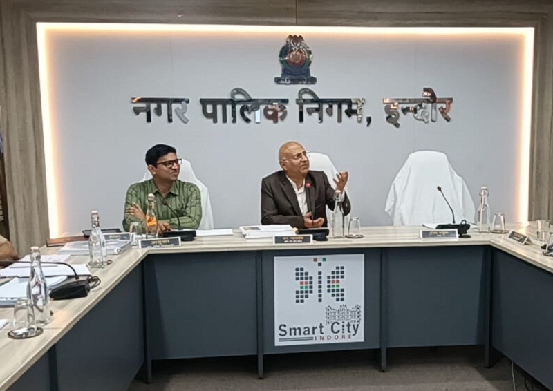 सुप्रीम कोर्ट द्वारा गठित सड़क सुरक्षा समिति की बैठक को संबोधित करते हुए न्यायमूर्ति अभय मनोहर सप्रे सुप्रीम कोर्ट द्वारा गठित सड़क सुरक्षा समिति की बैठक को संबोधित करते हुए न्यायमूर्ति अभय मनोहर सप्रे