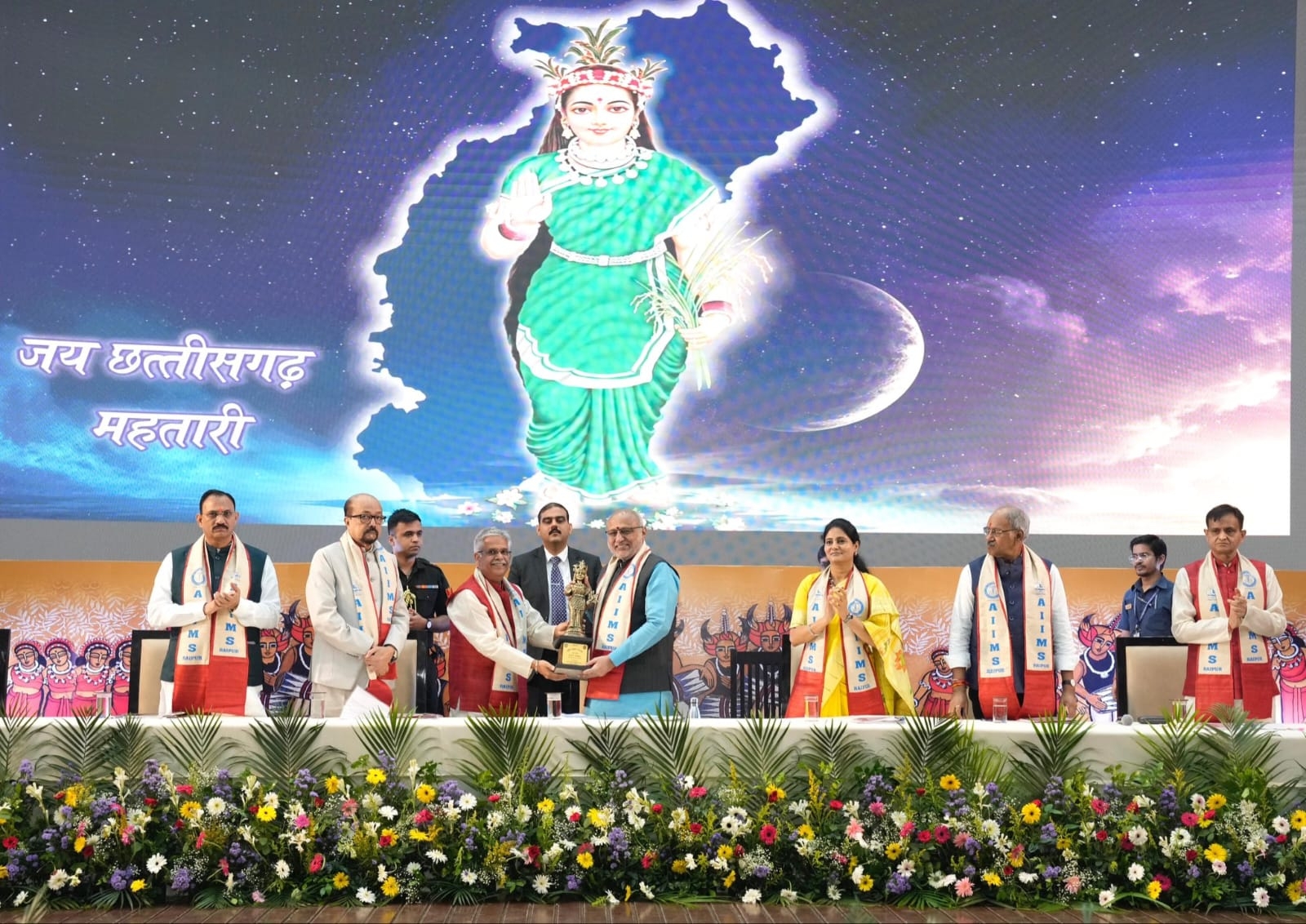 एम्स रायपुर के तीसरे दीक्षांत समारोह कार्यक्रम में उपराष्ट्रपति सी. पी. राधाकृष्णन एवं अन्य अतिथिगण एम्स रायपुर के तीसरे दीक्षांत समारोह कार्यक्रम में उपराष्ट्रपति सी. पी. राधाकृष्णन एवं अन्य अतिथिगण