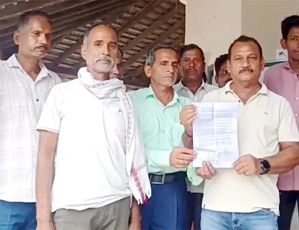 प्रभावित निवासी ज्ञापन देने के बाद प्रभावित निवासी ज्ञापन देने के बाद