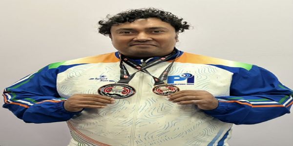 मैडल के साथ कुंतल दास