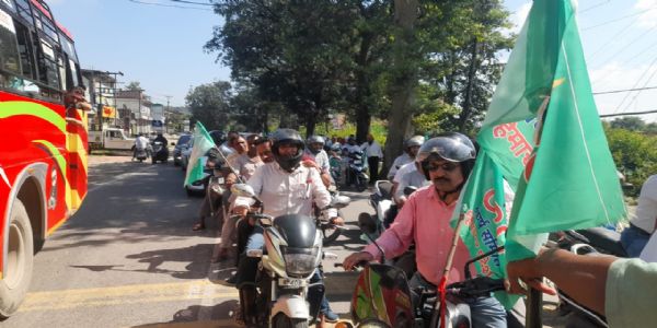 ओबीसी संघर्ष समिति ने मांगों को लेकर निकाली कार-बाइक रैली