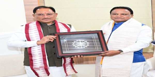 मुख्यमंत्री साय ने ओडिशा के मुख्यमंत्री मोहन चरण माझी से की सौजन्य भेंट