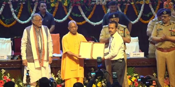 मुख्यमंत्री योगी आदित्यनाथ ने 912 चयनित अभ्यर्थियों को दिए नियुक्ति पत्र