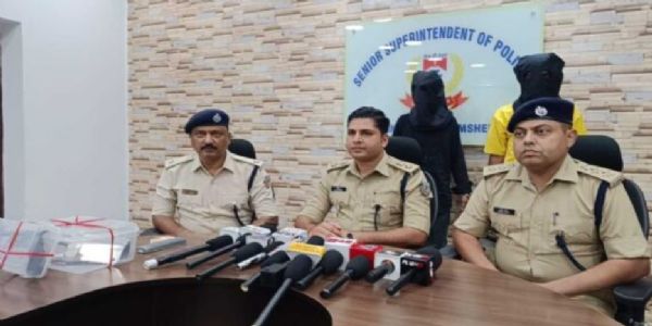 हत्या की साजिश के आरोप में दो गिरफ्तार, हथियार और देसी कट्टा बरामद