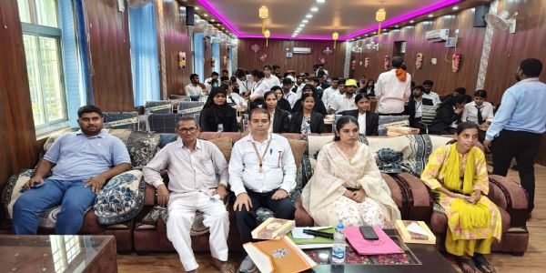 दो दिवसीय एशियन पार्लियामेंटरी डिबेट प्रतियोगिता के विजेता पुरस्कृत
