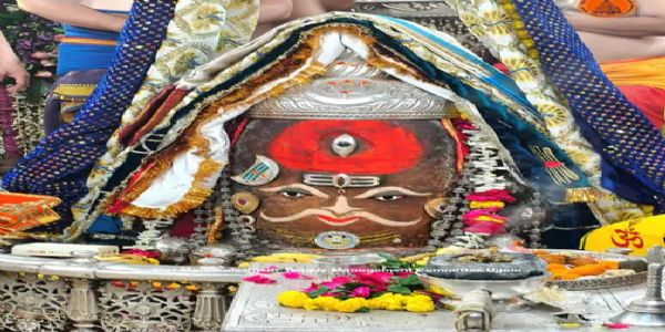 भस्म आरती में त्रिशूल-त्रिपुंड और डमरू के साथ सजे बाबा महाकाल, भांग, चंदन और रजत आभूषणों से हुआ विशेष श्रृंगार
