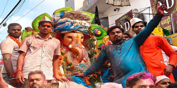 मुरादाबाद : महानगर में गणेश प्रतिमा का विसर्जन जारी, गूंजे जयकारें