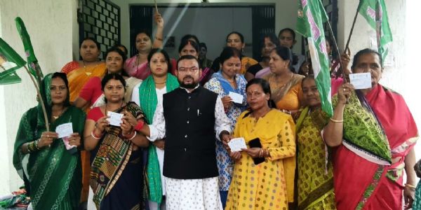 भाजपा धुर्वा मंडल के कई कार्यकताओं ने थामा राजद का दामन