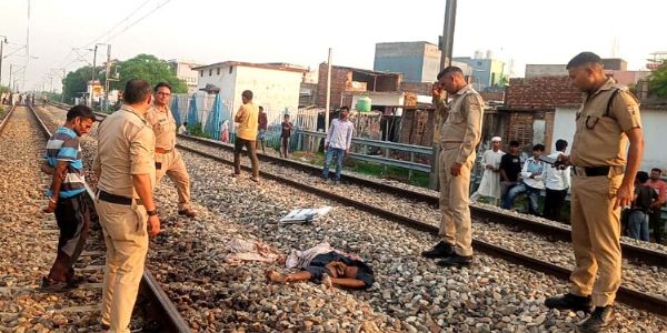 रेलवे ट्रैक पर मिला अज्ञात व्यक्ति का शव, ट्रेन की चपेट में आने से मौत
