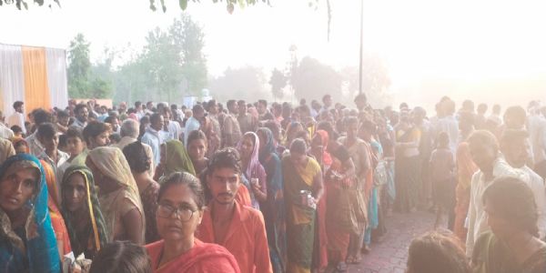 भादो छठ मेले में उमड़ी भीड़, 100 गांवों से पहुंचे श्रद्धालु