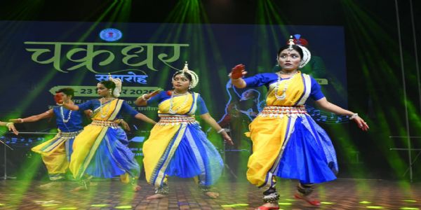 खैरागढ़ विश्वविद्यालय के कलाकारों ने चक्रधर समारोह में सजाया शास्त्रीय नृत्य का मंच