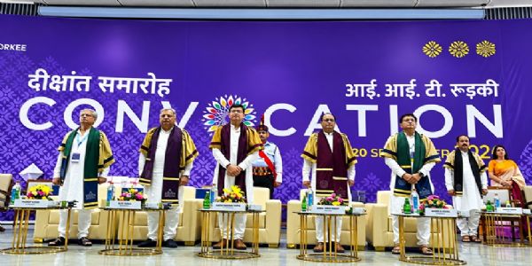 रुड़की आईआईटी दीक्षांत समारोह मंच पर अतिथि रुड़की आईआईटी दीक्षांत समारोह मंच पर अतिथि