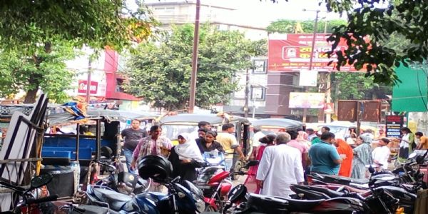 चांदनी चौक से अवैध रूप से चल रहे टेम्पू स्टैंड हटाने की मांग