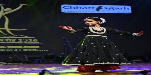 शिव स्तुति पर आठ वर्षीय आनंदिता का अद्भुत कथक, चक्रधर समारोह में गूंजीं खूब तालियां